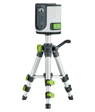 Auf einem silbernen Stativ mit grünen Akzenten steht ein grau-schwarzer Laserliner EasyCross Kreuzlinienlaser – weiß, der über eine automatische Nivellierung und einen gut sichtbaren grünen Laserstrahl verfügt.