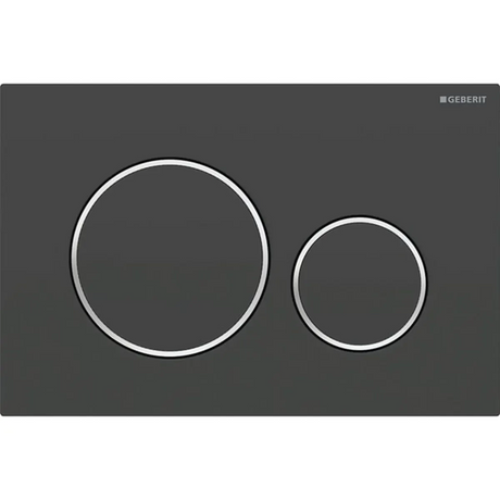 Die Geberit Betätigungsplatte Sigma20 – schwarz von Geberit besticht durch eine elegante, mattschwarze Oberfläche und ein praktisches 2-Mengen-Spülsystem mit zwei silbernen, runden Tasten – einer großen und einer kleinen –, die auf einer rechteckigen Platte angeordnet sind.