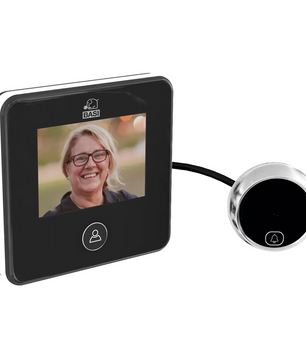Der Basi TS 800 Digitaler Türspion - schwarz von Basi verfügt über ein LCD-Farbdisplay, zeigt Besucher auf dem Bildschirm an und ist mit einer Türklingel-Kamera samt Nachtsicht ausgestattet.