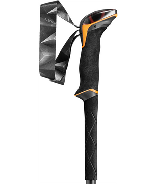 Die LEKI Makalu lite Trekkingstöcke - schwarz verfügen über einen ergonomischen Aergon Air Griff, ein verstellbares, gepolstertes Handgelenkband und eine robuste Aluminiumkonstruktion, alles von der bewährten Marke LEKI.