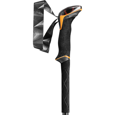 Die LEKI Makalu lite Trekkingstöcke - schwarz verfügen über einen ergonomischen Aergon Air Griff, ein verstellbares, gepolstertes Handgelenkband und eine robuste Aluminiumkonstruktion, alles von der bewährten Marke LEKI.