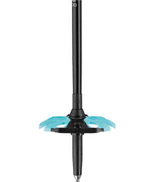 Die LEKI Bernina Lite 2 Skitourenstöcke in schwarz mit blauem Puderkorb, spitzer Spitze und Aergon Air Compact Griff werden vor einem weißen Hintergrund gezeigt.