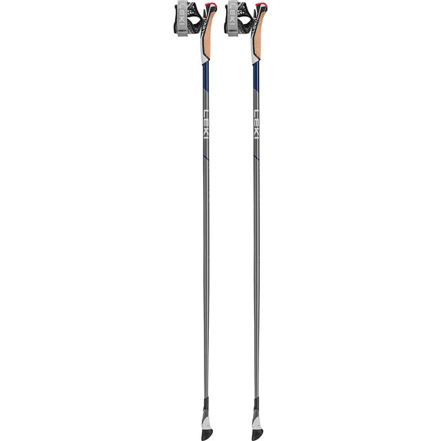 Ein Paar LEKI Smart Flash Trekkingstöcke - grau mit Korkgriffen, Handgelenkschlaufen, spitzen Spitzen und dem innovativen Nordic Shark Griffsystem für einen sicheren Halt.