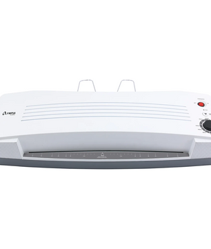 Das weiße Olympia 6040 A2 Profi XXL Laminiergerät mit Bedienknopf und Power-Taste, Frontansicht. Ideal für blasenfreie Heißlaminierung und geeignet als Laminiergerät DIN A2.