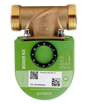 Grünbeck BOXER KX DN 25 mit 1″-Anschluss, Feinfilter in Grün, ein Wasserfilter mit schwarzem Drehknopf und Barcode auf der Vorderseite, ideal als Trinkwasserfilter oder Hauswasserfilter.