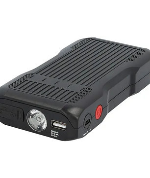 Der Cartrend Jump-Starter – grau von Cartrend ist eine vielseitige, graue, tragbare Powerbank mit USB-Anschluss, LED-Taschenlampe und praktischem seitlichem Einschaltknopf – perfekt nicht nur zum Aufladen Ihrer Geräte, sondern auch zur Starthilfe für Ihr Auto in Notfällen.