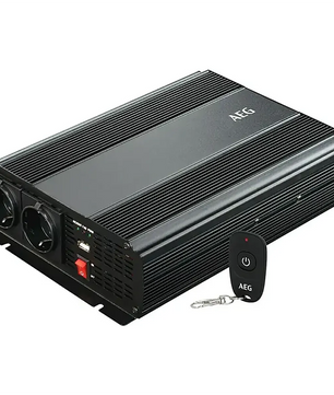 Der schwarze AEG ST 1000 Spannungswandler von AEG verfügt über zwei Steckdosen, USB-Anschlüsse und eine Fernbedienung - ideal als mobile Stromquelle für die Umwandlung von 12 V in 230 V, wo immer Sie sie benötigen.