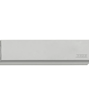 Rechteckiger Türschließer aus silbernem Metall, von vorne vor weißem Hintergrund gesehen. Dieser GEZE TS 4000 Türschließer – silber eignet sich für Feuer- und Rauchschutztüren und wird von GEZE hergestellt.