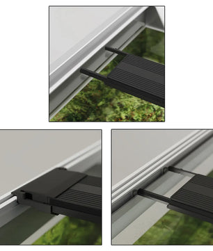 Nahaufnahme einer schwarzen verstellbaren Halterung an einem Glasaquarium, die das Chihiros LED-System Aquariumbeleuchtung Universal WRGB 1500 mm von Chihiros für eine lebendige, energieeffiziente Beleuchtung trägt.