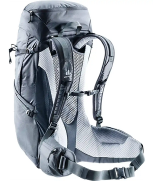 Der deuter Futura Pro 36 Wanderrucksack in schwarz verfügt über gepolsterte Schultergurte, einen Netzrücken mit Aircomfort Sensic Pro System und Hüftgurttaschen mit Reißverschluss.