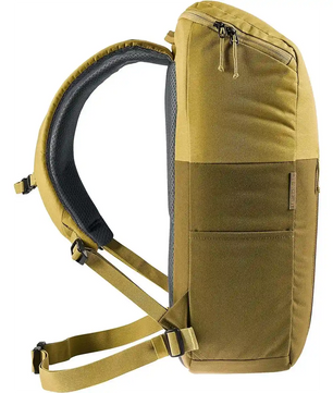 Seitenansicht des deuter UP Stockholm 22 Rucksacks in Gelb mit gepolsterten Schultergurten, einem Reißverschlussfach auf der Oberseite und einem 15-Zoll-Laptopfach.