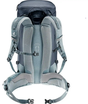 Der DEUTER Trail 30 Wanderrucksack in schwarz von deuter, hier in der Rückenansicht, verfügt über gepolsterte Schultergurte, einen Hüftgurt und das deuter Airstripes Tragesystem - ideal für den Komfort bei Bergwanderungen.