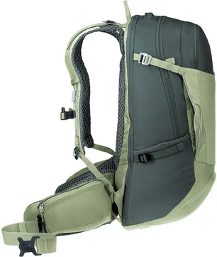 Seitenansicht des deuter DEUTER Trans Alpine Pro 28 Rucksack in grün mit gepolsterten Trägern, Hüftgurt und Netzrücken - ideal für Alpenüberquerung oder anspruchsvolle Mountainbike-Touren.