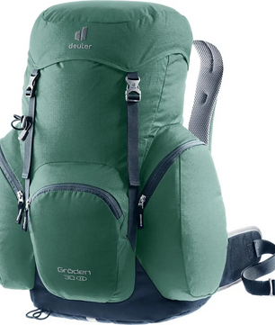 Der deuter Gröden 30 SL Wanderrucksack - grün ist ein 30-Liter-Wanderrucksack für Damen mit mehreren Reißverschlusstaschen, gepolsterten Trägern, Aircomfort-Rückensystem und deuter-Branding für komfortable und angenehme Wanderungen.