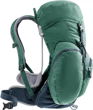 Grüner Deuter Gröden 30 SL Wanderrucksack von deuter, mit gepolsterten Trägern, Hüftgurt, Aircomfort-Rückensystem und mehreren Fächern, in der Seitenansicht.