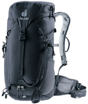 Der deuter DEUTER Trail 16 SL Wanderrucksack in schwarz verfügt über gepolsterte Schultergurte und mehrere Taschen, ideal für Klettersteige. Abgebildet auf weißem Hintergrund.