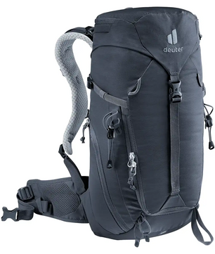 Der deuter DEUTER Trail 16 SL Wanderrucksack in schwarz mit gepolsterten Trägern, Seitentaschen und mehreren Schnallen - perfekt als Kletterrucksack Damen für Klettersteige - auf weißem Grund.