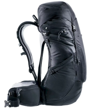 Der deuter Futura Pro 36 Jaypack Fotorucksack in Schwarz verfügt über gepolsterte Schultergurte und einen Hüftgurt, ideal für den Transport einer DSLR-Kameraausrüstung, hier in der Seitenansicht.