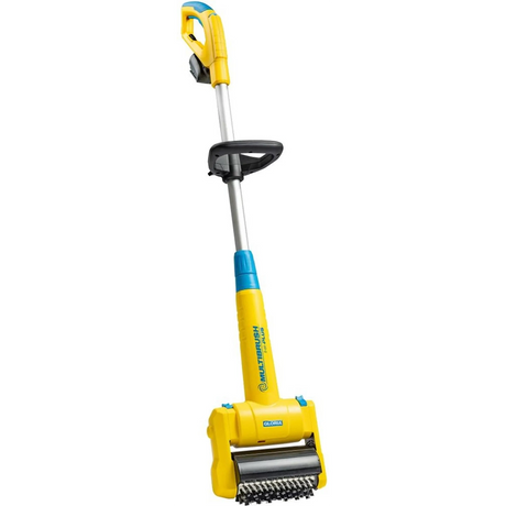 Die Gloria MultiBrush Akku-Bürste - gelb ist eine aufrecht stehende Reinigungsmaschine mit Stiel, Ständer und Bürstenwalze, die mit BOSCH POWER FOR ALL 18V-Technologie ausgestattet ist.