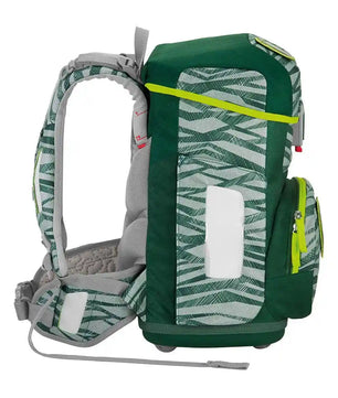 Das Step by Step Circle Schulranzen-Set - "Jungle Cat Chiko" (5-teilig) zeichnet sich durch ein ergonomisches Design, gepolsterte Gurte, geometrische Muster in Grün und Grau und mehrere Reißverschlussfächer für einen organisierten Transport aus.