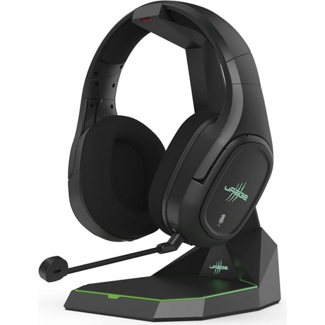 Das uRage SoundZ 920 Gaming-Headset - Schwarz von uRage mit DTS Headphone:X 2.0 Surround Sound und einem Mikrofon ruht auf einer stylischen schwarzen Ladestation mit grünen LED-Leuchten.