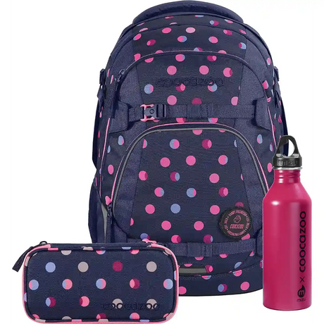 Das coocazoo MATE Schulrucksack-Set "Reflective Moons" von coocazoo enthält einen marineblauen ergonomischen Schulrucksack, ein Federmäppchen und eine rosa Flasche mit rosa und blauen Punkten sowie EASY GROW SYSTEM für mehr Komfort.