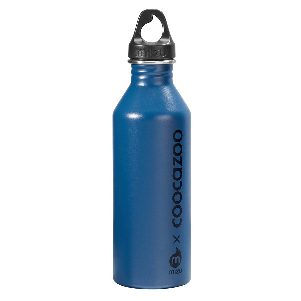 Blaue Metall-Wasserflasche mit schwarzem Schraubverschluss und vertikalem coocazoo-Logo - ideal für Ihr coocazoo MATE Schulrucksack-Set "Happy Raindrops" mit dem EASY GROW SYSTEM.