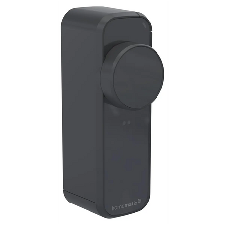 Elegantes, schwarzes Smart-Türschloss mit rundem Knauf, auf dessen Unterseite „Homematic“ aufgedruckt ist. Der Homematic IP pro Türschlossantrieb – schwarz bietet eine bequeme und sichere automatische Türverriegelung für moderne Haushalte.
