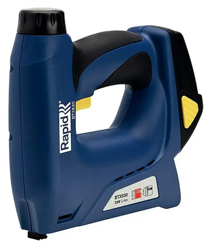 Der Rapid BTX 530 Akkutacker – blau ist ein blauer Akku-Tacker mit schwarzen und gelben Akzenten und dem RAPID-Logo an der Seite. Er wurde für präzises Arbeiten entwickelt und ist mit Feindrahtklammern vom Typ 53 kompatibel.