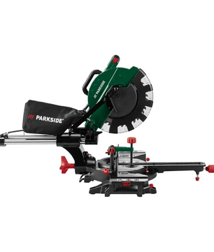 Die PARKSIDE PZKS 254 A1 Kapp- und Zugsäge von PARKSIDE überzeugt mit präzisen Sägearbeiten, grünem Design, LED-Schatten-Schnittlinie und Staubbeutel - präsentiert auf weißem Hintergrund.