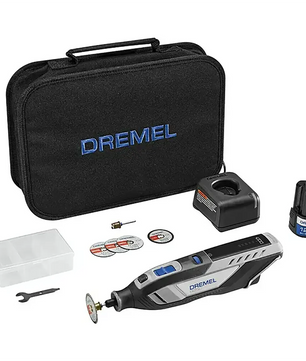 Das Dremel 8250-5 12V Akku-Multitool in grau von Dremel wird als Set mit Werkzeug, Ladegerät, Akku, Trennscheiben, Koffer, Schraubenschlüssel und Zubehörbox geliefert - Ihre All-in-One-Multitool-Lösung.