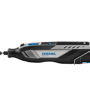 Ein Dremel 8250-5 12V Akku-Multitool in Grau mit Trennscheibenaufsatz, von der Seite gezeigt - ein modernes Akku-Multitool von Dremel, ideal für vielseitige Aufgaben.