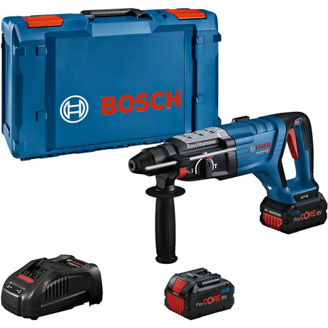 Der Bosch Professional GBH 18V-28 D Akku-Bohrhammer in blau von Bosch kommt mit SDS-plus, einem Koffer, zwei Akkus und einem Ladegerät.
