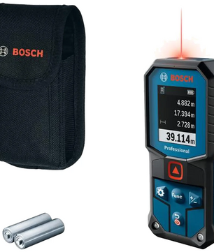Bosch Professional GLM 40-31 Laser-Entfernungsmesser – blau, inklusive Tragetasche und zwei AA-Batterien, auf weißem Hintergrund.