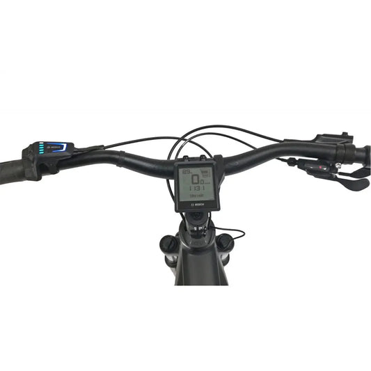 Draufsicht auf einen Fahrradlenker mit dem Bosch Intuvia 100 Nachrüst-Kit 31,8 mm - schwarz von Bosch und Bedientasten auf jeder Seite.
