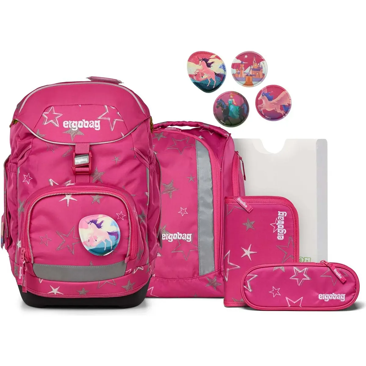 Das ergobag Pack-Set (2025) Schulrucksack-Set "SternzauBär" (6-teilig) von ergobag mit Sternenmuster, passenden Taschen, Mappe und fünf bunten Ansteckern - ideal für einen stilvollen und organisierten Schulstart.