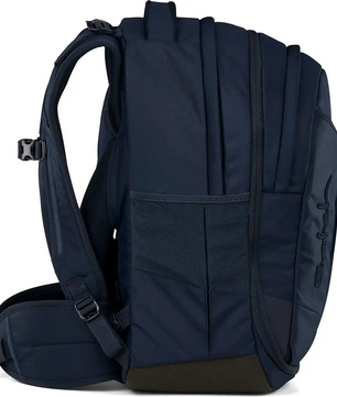 Die Satch Match Schulranzen - Nordic Blue von Satch mit gepolsterten Trägern, Netztasche und Reißverschlussfächern bieten ergonomischen Komfort und praktischen Stauraum für Schulutensilien in einem stilvollen marineblauen Design.