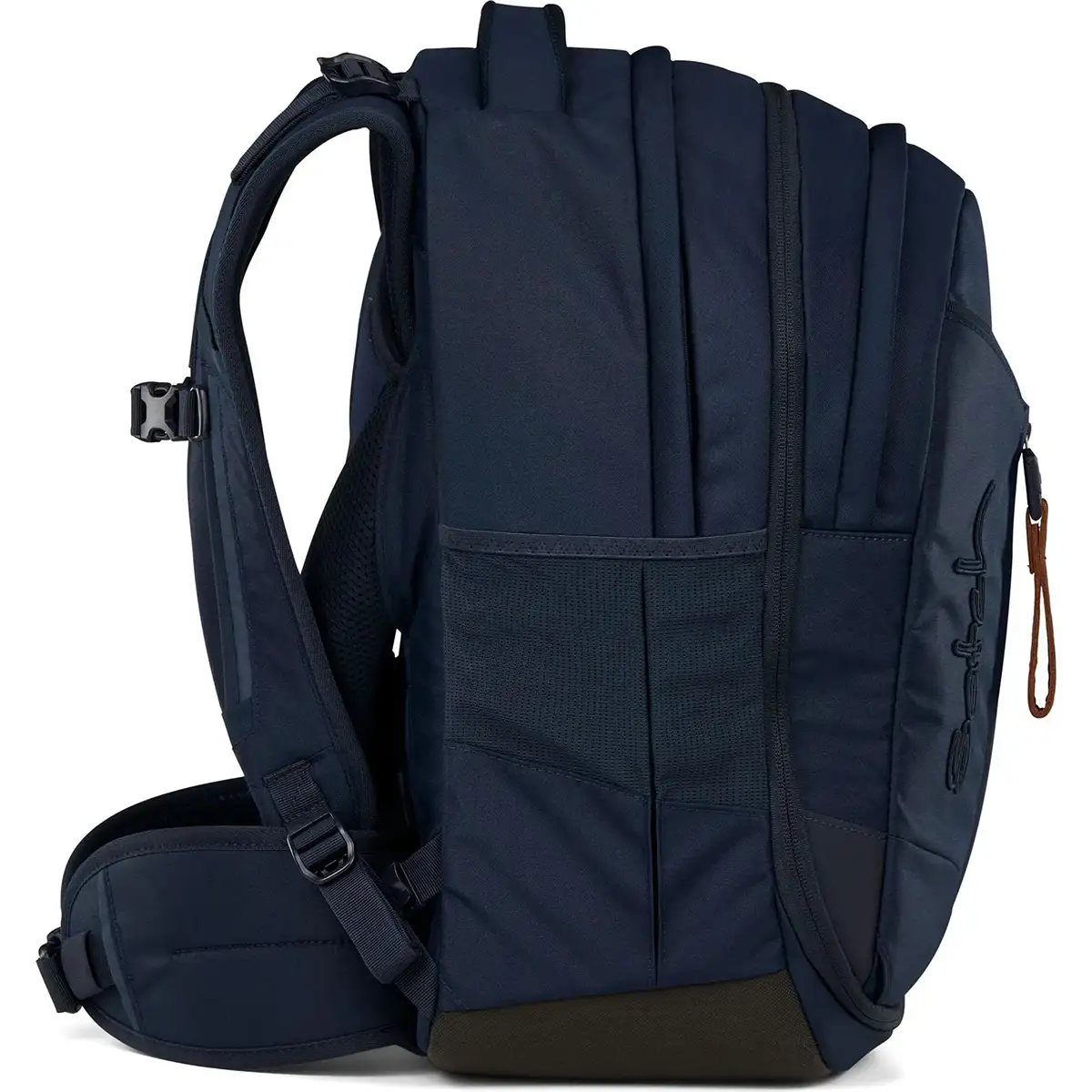 Die Satch Match Schulranzen - Nordic Blue von Satch mit gepolsterten Trägern, Netztasche und Reißverschlussfächern bieten ergonomischen Komfort und praktischen Stauraum für Schulutensilien in einem stilvollen marineblauen Design.