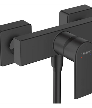 Der hansgrohe Vernis Shape Einhebel-Brausemischer besticht durch seine mattschwarze Oberfläche und ist eine moderne, an der Wand montierte Duscharmatur mit Einhebelgriff und kantigem Design, die jedem Badezimmer zeitgemäße Eleganz verleiht.