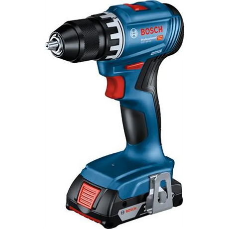 Ein Bosch Professional GSR 18V-45 Akku-Bohrschrauber in Blau und Schwarz von Bosch, mit schwarzem Griff und Akku am unteren Ende, ausgestattet mit einem effizienten bürstenlosen Motor für verbesserte Leistung.