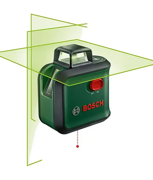 Der Bosch AdvancedLevel 360 Kreuzlinienlaser – grün projiziert präzise horizontale und vertikale grüne Laserlinien und erzeugt so eine klare 360°-Laserlinie auf weißem Hintergrund.