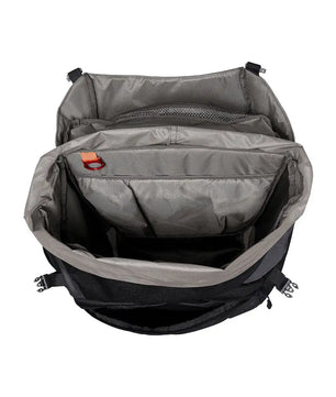 Öffnen Sie die schwarze Vaude OnTour Fahrradtasche - schwarz von Vaude mit 46L Fassungsvermögen, offenbaren sich zahlreiche Fächer und Taschen - ideal als Gepäckträger Fahrradtasche für organisierte Radtouren.