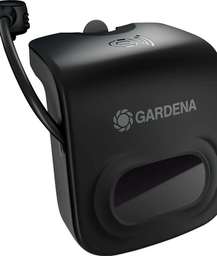 Schwarzes GARDENA Antikollisions-Radar 15022-20 mit Kabel, Logo und einem transparenten Fenster auf der Vorderseite – ideales Mähroboter-Zubehör von GARDENA mit fortschrittlicher Antikollisionstechnologie für präzise und zuverlässige Leistung.