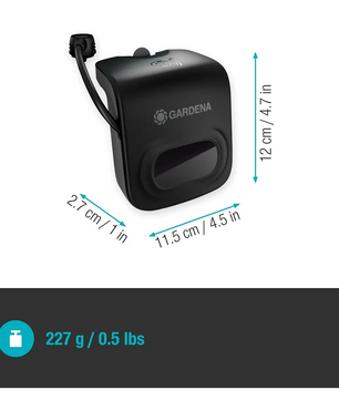 Das GARDENA Antikollisions-Radar 15022-20 in Schwarz mit den Maßen 12 x 11,5 x 2,7 cm und einem Gewicht von 227 g (0,5 lbs) wird vor einem weißen Hintergrund abgebildet. Dieses Gerät der Marke GARDENA eignet sich ideal als Zubehör für Mähroboter und verfügt über die fortschrittliche GARDENA Antikollisions-Radar-Technologie für eine präzise radarbasierte Hinderniserkennung (Radar-Hinderniserkennung).