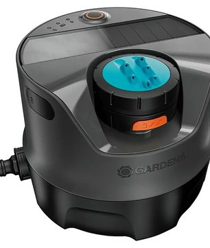 Der GARDENA AquaPrecise Vielflächenregner in schwarz ist ideal für effiziente Gartenbewässerung und perfekt für Ihr Solarbewässerungssystem.