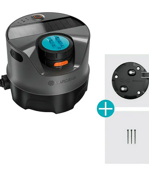 Abgebildet ist der GARDENA AquaPrecise Vielflächenregner in schwarz mit einer Montageplatte und drei Schrauben, alles auf weißem Grund.