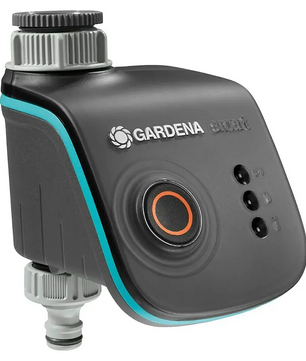 Der GARDENA smart Water Control Bewässerungsautomat in Grau verfügt über praktische Tasten, ein rundes Display sowie Schlauchanschlüsse an der Ober- und Unterseite – ideal für eine präzise Gartenbewässerung und eine intuitive Bewässerungssteuerung in Ihrem Garten.