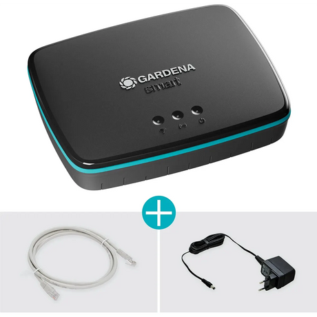 Abgebildet ist das GARDENA smart 19005-20 Gateway in Grau mit darunter liegendem Ethernet-Kabel und Netzteil auf weißem Hintergrund.