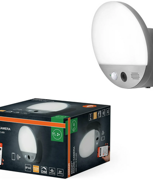 OSRAM 4099854474910 Wandleuchte mit integrierter Kamera - grau, eine smarte Außenwandleuchte für Sicherheitsüberwachung, wird oberhalb ihrer Produktverpackung präsentiert.