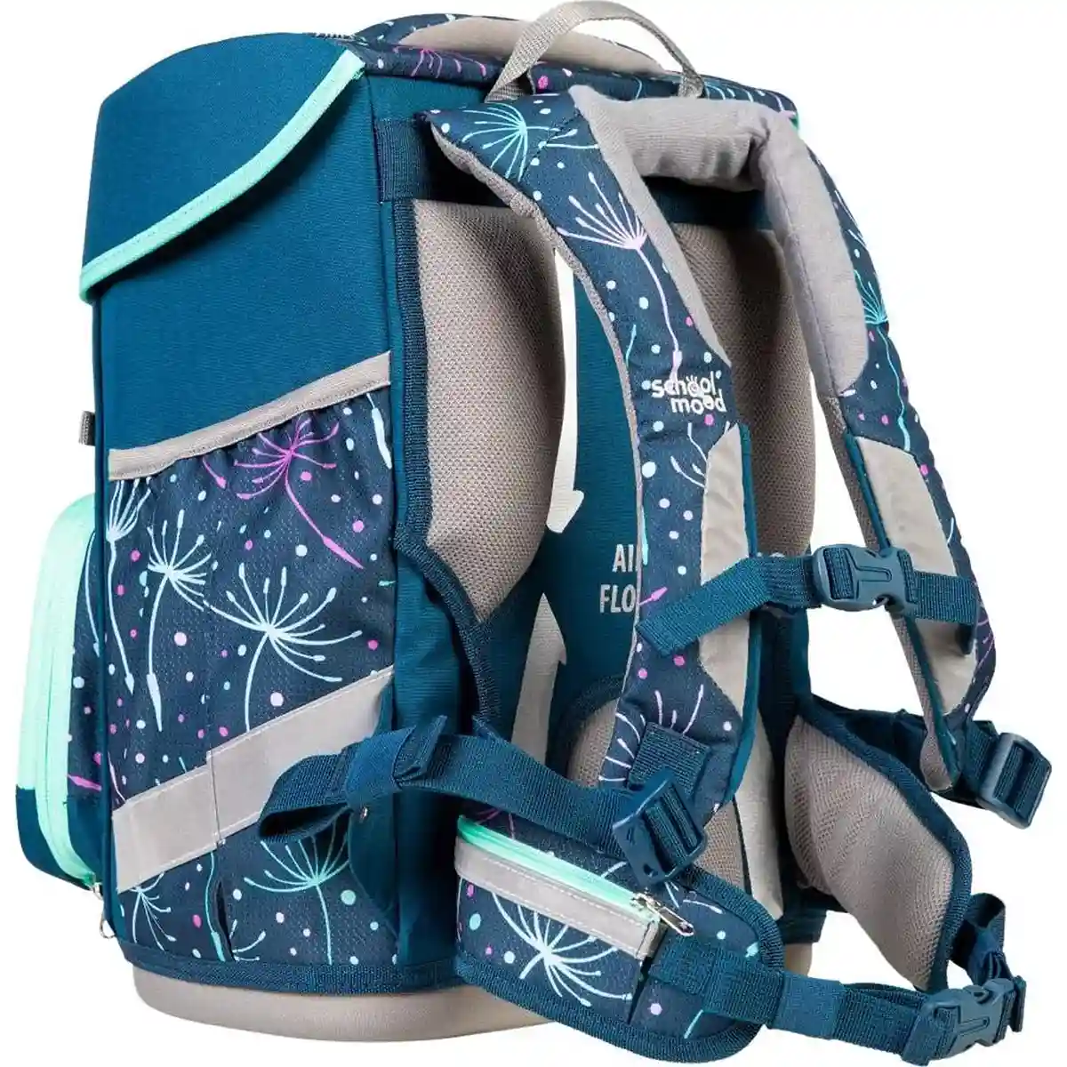Das School-Mood Champion Schulranzen-Set 7-teilig "Lina" besteht aus einem blauen Rucksack mit Pusteblumen-Print, gepolsterten Trägern, ergonomischem Rückenpolster und einer Seitentasche. Ideal für Mädchen und passend zu lila Katzen und Hunde Accessoires.